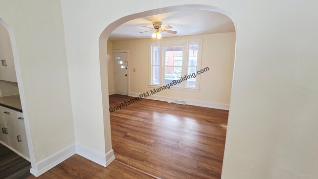 Photo - 861 Priestley Ave