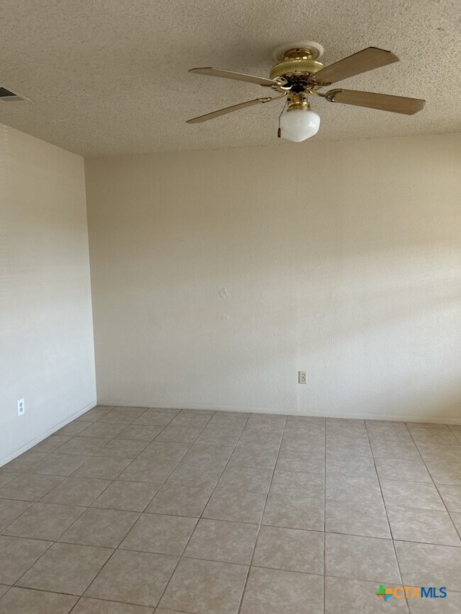 Photo - 903 N Main St Unidad A