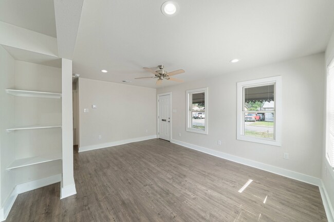 Photo - Beautiful newly remodeled 3 bd | 2 ba Available NOW! Located 10 min from Alamo Quarry!