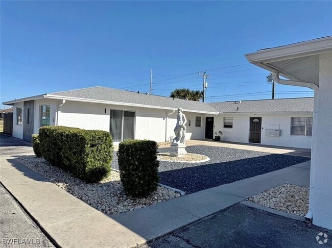 Building Photo - 3417 SE 15th Pl Rental