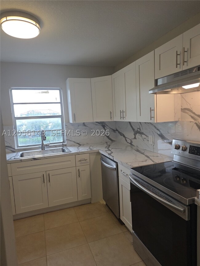 2025 NE 164th St Unit 309