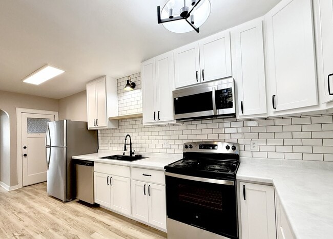 Building Photo - 1532 S 64th St Unit 2