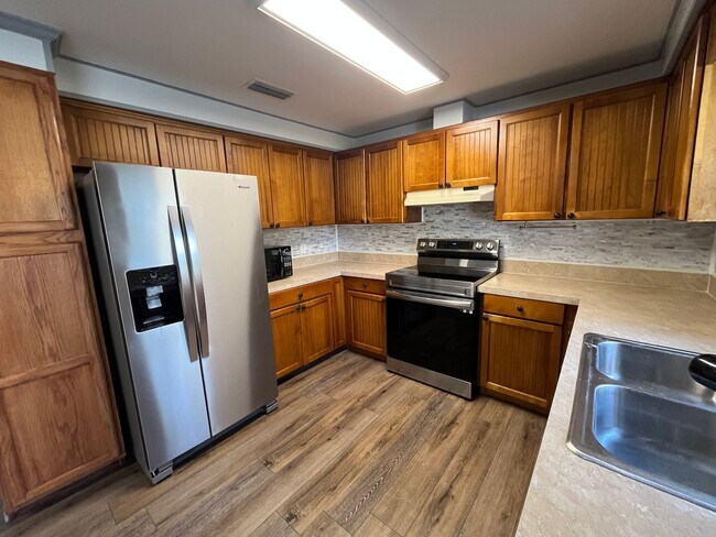 Photo - Spacious 3-Bedroom home with Huge Fenced Yard & Pole Barn – Live Oak, FL