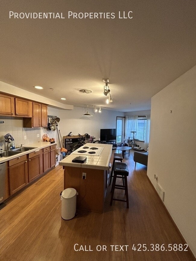 Photo - 2111 Waverly Pl N