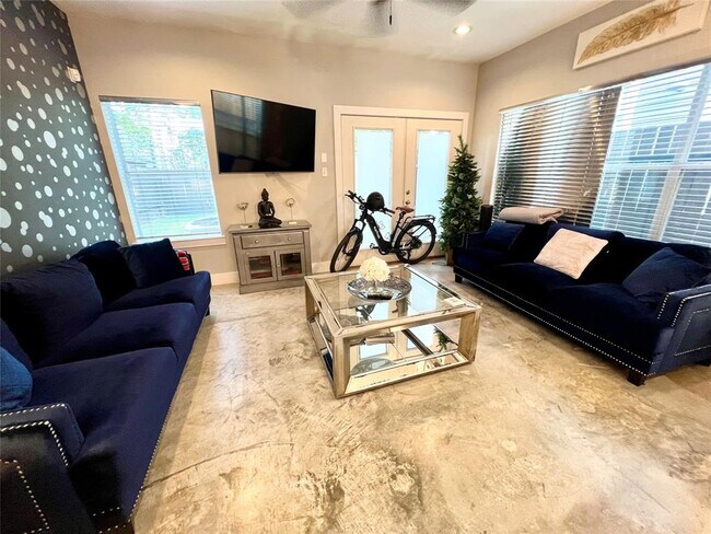 Photo - 612 E 29th St