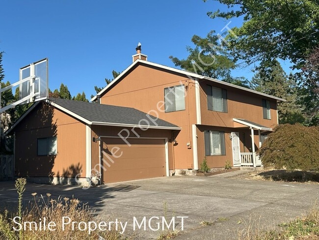 Building Photo - Great Size House