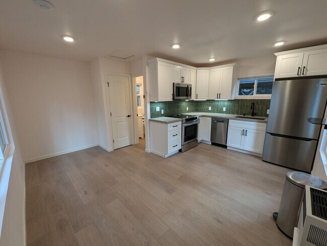 1061 Reno Ave