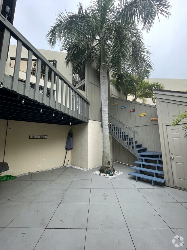 Building Photo - 1605 US-1 Unit 9F Rental