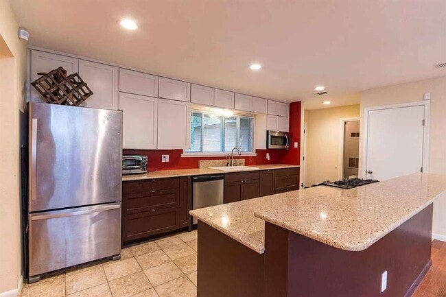 Photo - 1207 Fieldcrest Dr