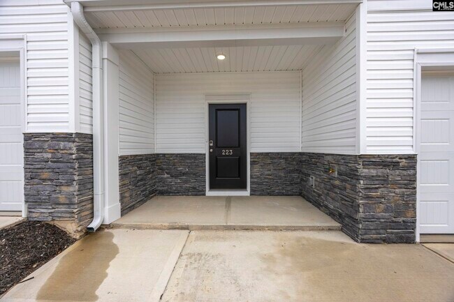 Photo - 223 Sunny Hl Dr