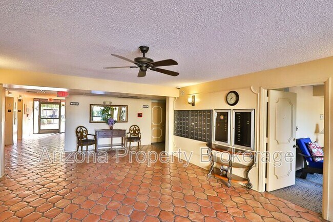 3033 E Devonshire Ave Unit 2020