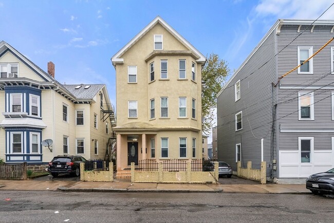 Building Photo - 66 Mozart St Unit 3
