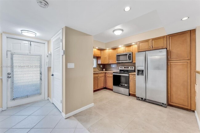 Photo - 9811 N Hollybrook Lake Dr Unit 103