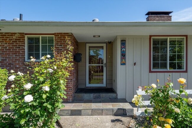 Photo - BEAUTIFUL THREE BEDROOM HOME WITH SWIMMING POOL
