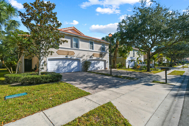 Photo - 4504 Thornwood Cir Townhome