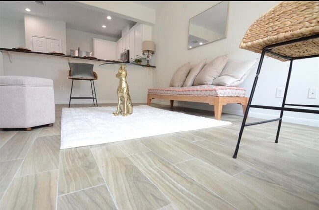 Photo - 2201 Naomi St