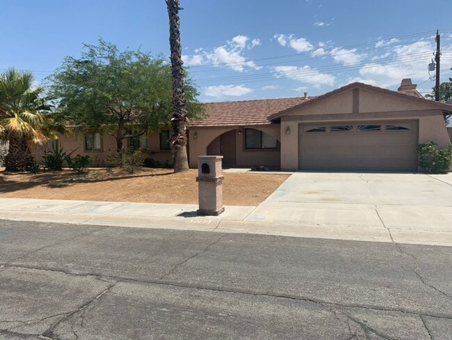Building Photo - Four Bedroom Home with Utilities included!