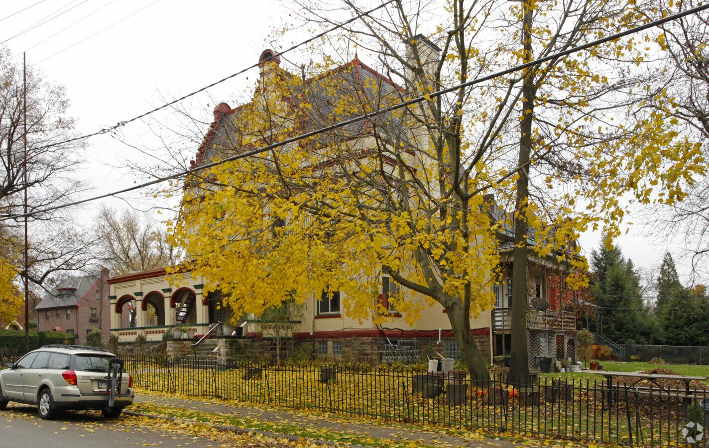 Photo - 5922-5960 Wellesley Ave