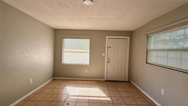 Photo - 205 Mill St