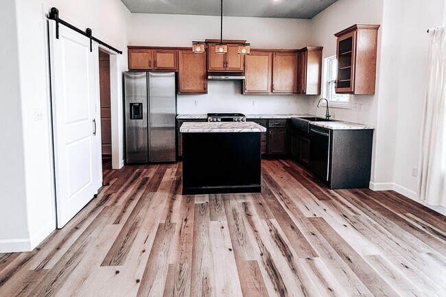 Photo - 708 Promenade Dr