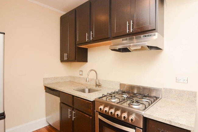 Photo - 4742 N Hermitage Unit 603