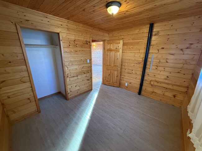 Photo - 603-610 10 St