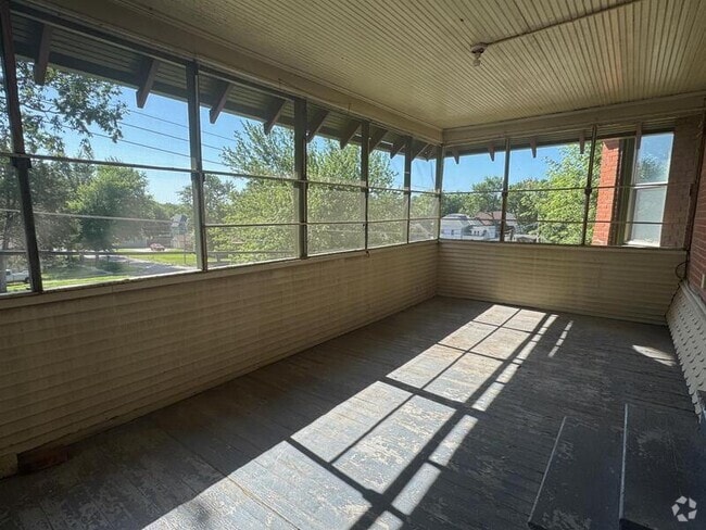 Building Photo - 424 W 8th St Unit 4 Rental