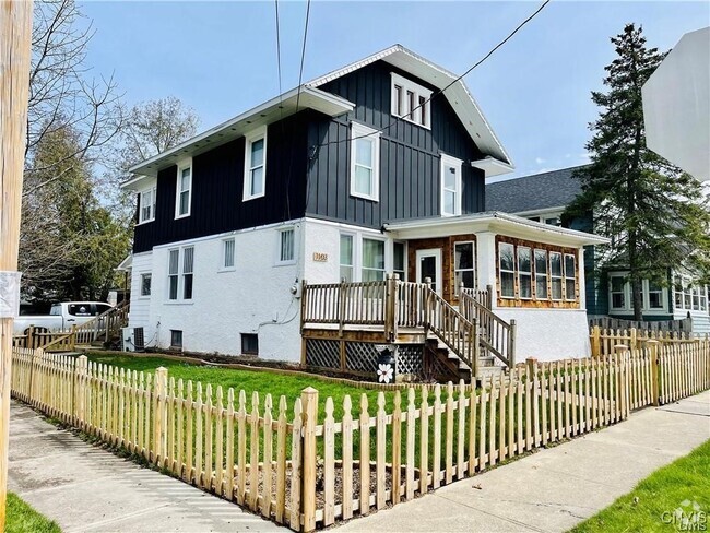Building Photo - 1103 Salina St Rental