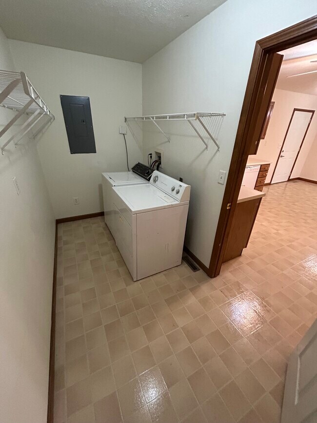 Photo - 303 N 4th St