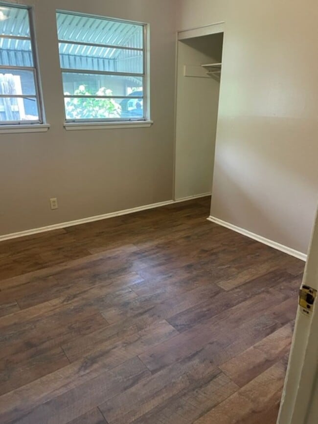 Photo - 411 Lindenwood Dr