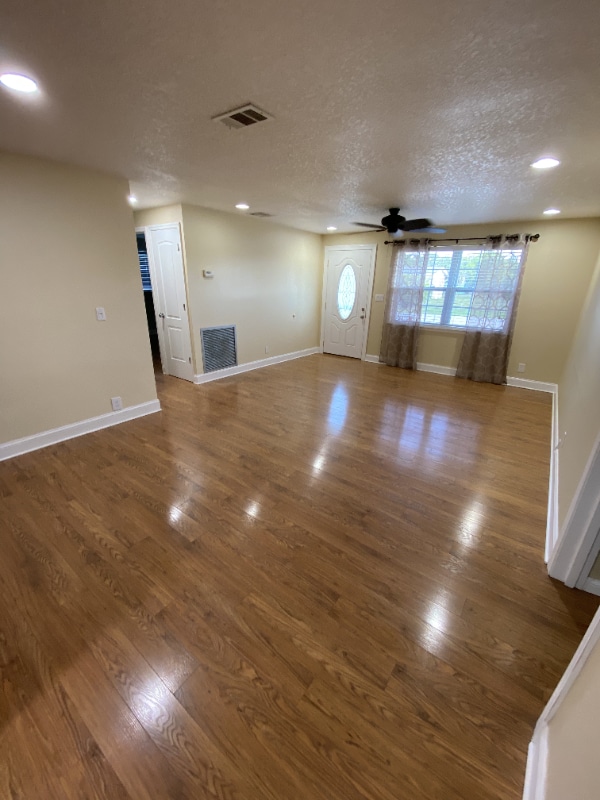 Photo - 2910 49th St