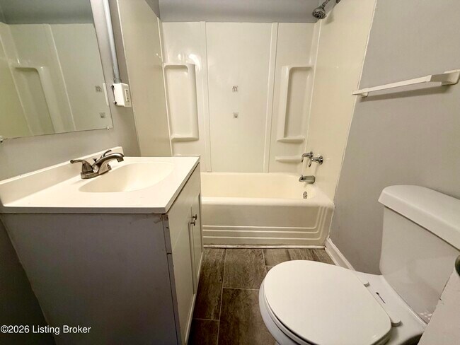 121 E 14th St Unit 4
