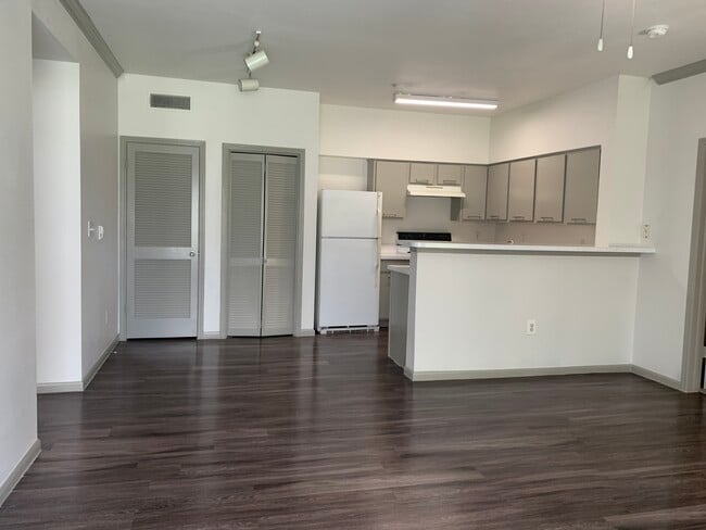 Lakeline Apartments