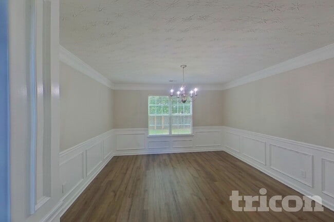 Photo - 552 Howell Dr