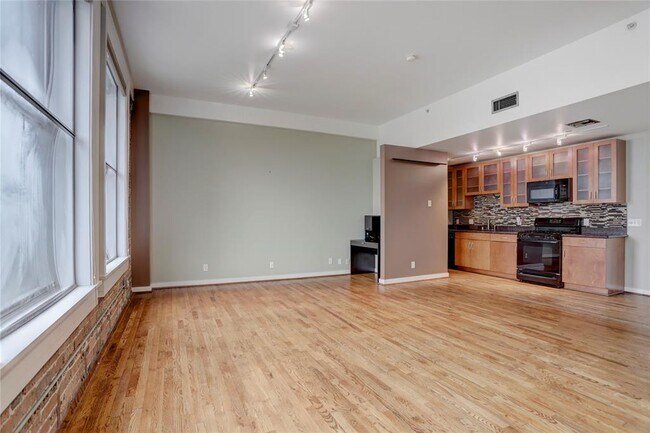 Building Photo - 915 Franklin-319.2 Unit 319.2