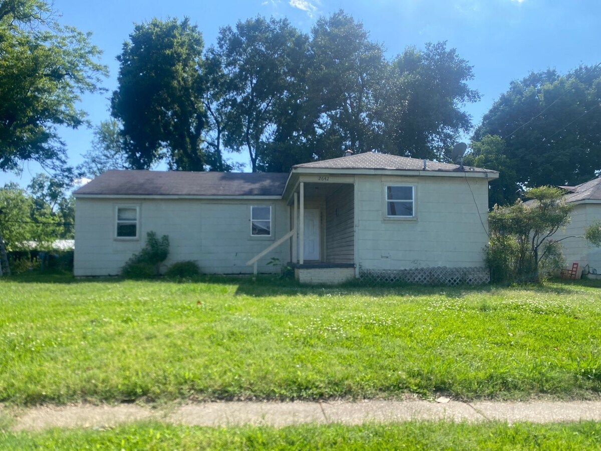 Photo - 2642 Foster St