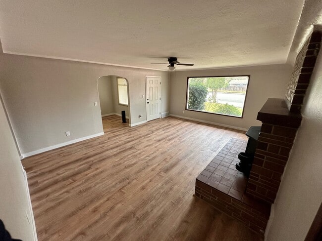 Building Photo - 8311 Bridgeport Way SW Unit 8311