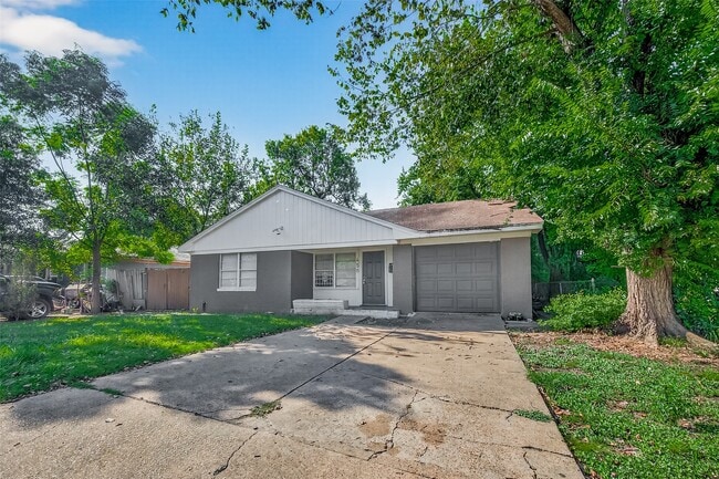 Photo - 450 Glenburnie Dr