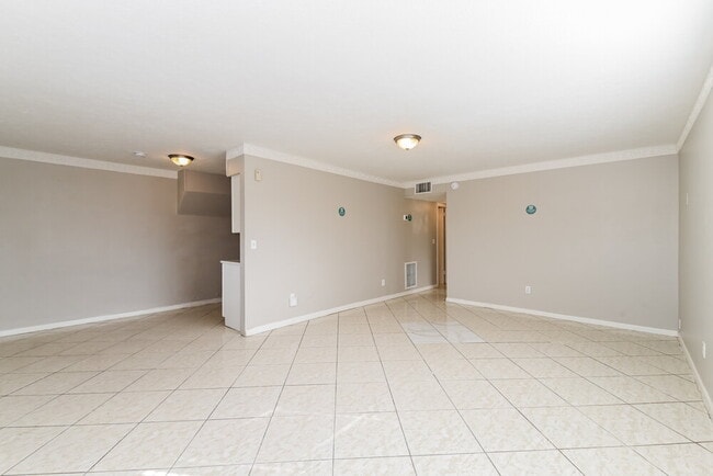 Photo - 100 Apache St