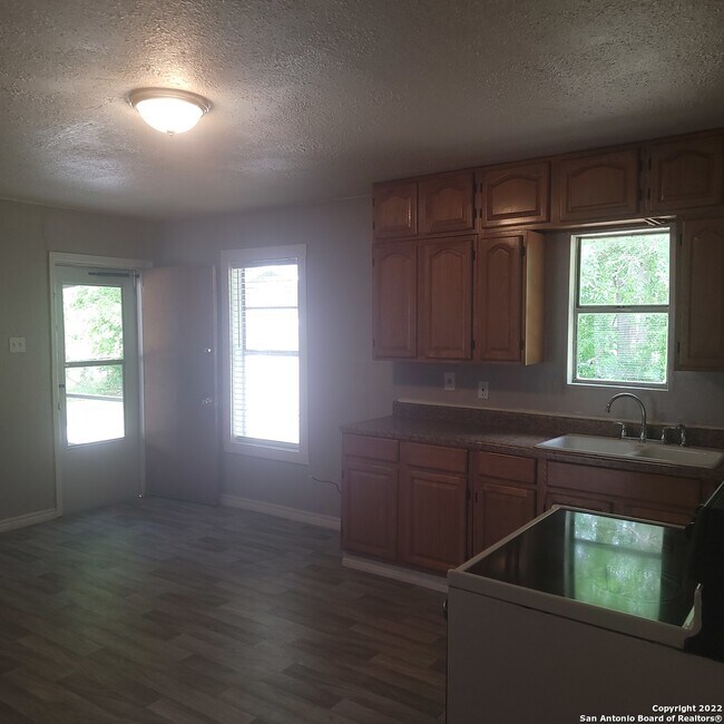 Photo - 1114 Kyle St