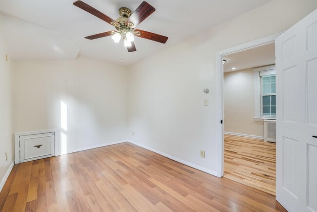 Photo - 100 W 17th St Unit 1