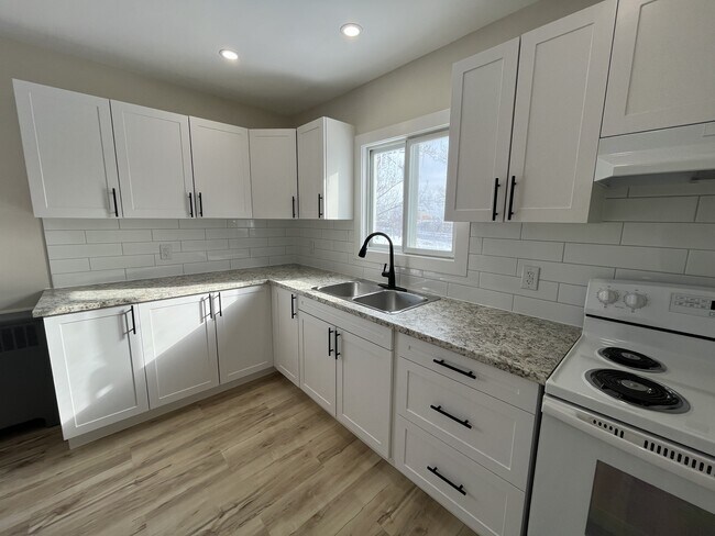 Photo - 252 Baker St Unité 1