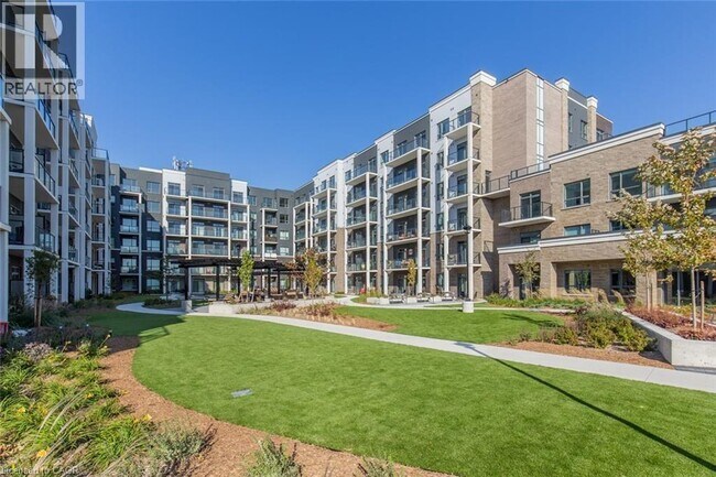 Photo - 5055 Greenlane Rd Unité 312