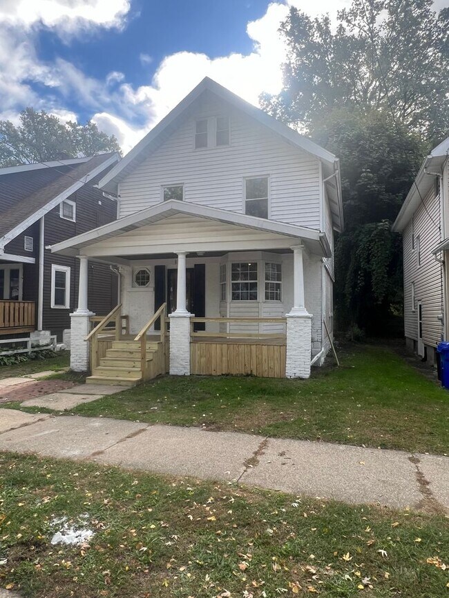 Large West Side 3 bedroom House House Rental in Erie, PA