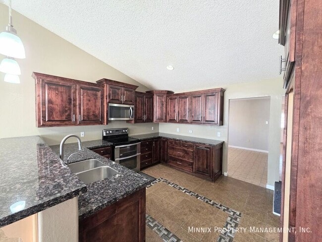 Photo - 1325 E Cowden Ave