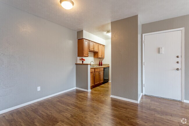 2BR,1.5BA - 872SF Biscayne - Dining/Kitchen