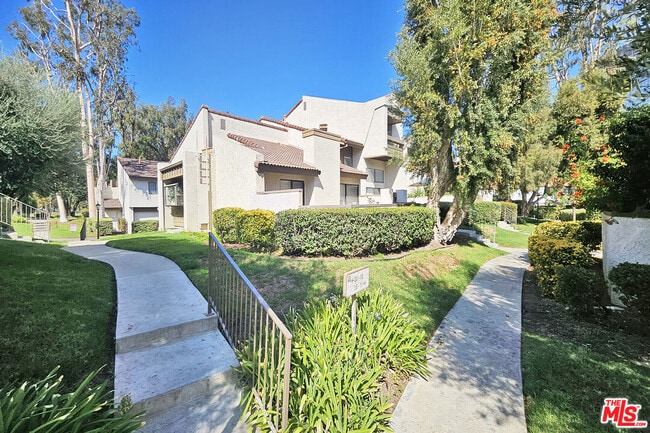 Photo - 5800 Owensmouth Ave Unidad 13