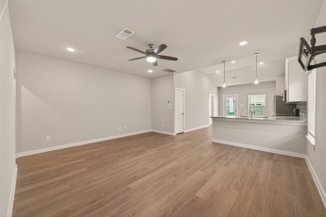 Building Photo - 21630 Wave Holw Dr