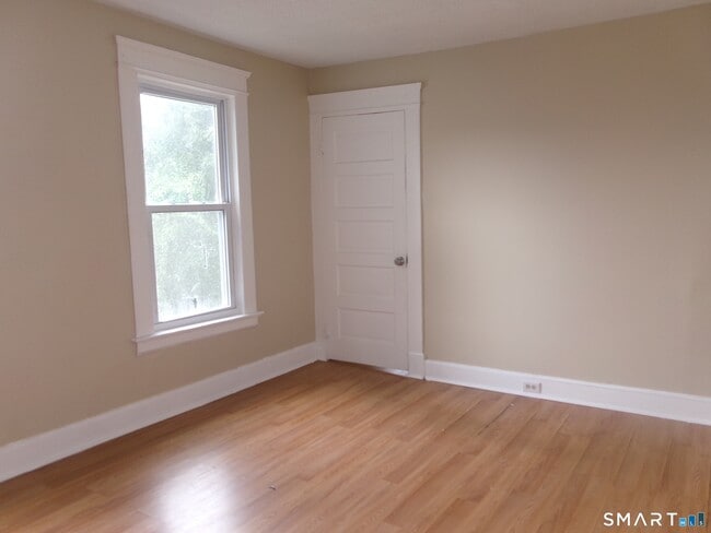 Photo - 182 Oak St