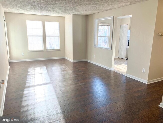 Building Photo - 2450 Apple Blossom Ln Unit 301